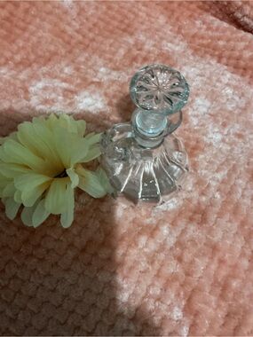 Oli & Hali Clear Glass Perfume Decanter with Faceted Stopper